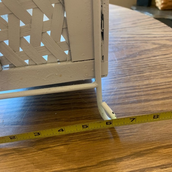 Metal / wood footed basket - - Picture 14 of 15